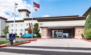 Hampton Inn & Suites Airport