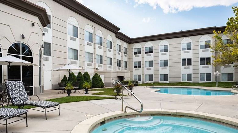 <b>Hampton Inn & Suites Airport Pool</b>. Images powered by <a href="https://iceportal.shijigroup.com/" title="IcePortal" target="_blank">IcePortal</a>.