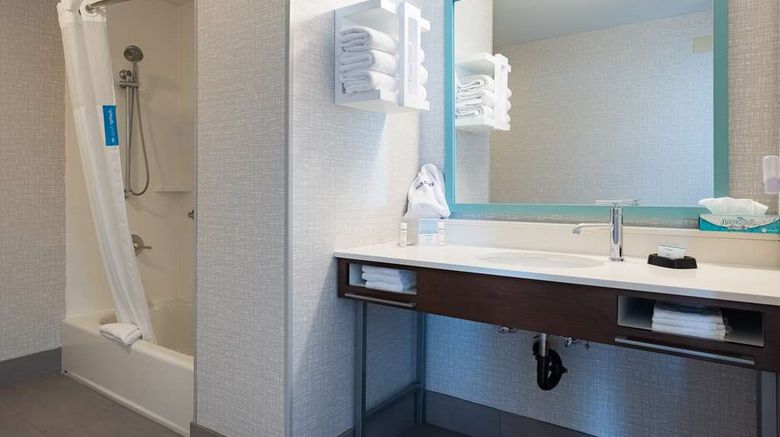 <b>Hampton Inn & Suites Airport Room</b>. Images powered by <a href="https://iceportal.shijigroup.com/" title="IcePortal" target="_blank">IcePortal</a>.