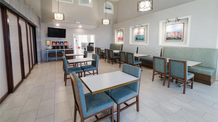 Hampton Inn & Suites Airport Restaurant