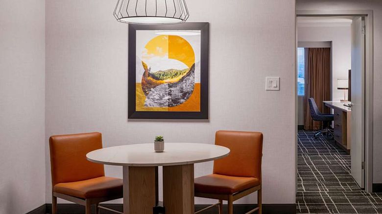 <b>DoubleTree Suites by Hilton Downtown Room</b>. Images powered by <a href="https://iceportal.shijigroup.com/" title="IcePortal" target="_blank">IcePortal</a>.