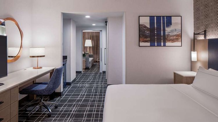 DoubleTree Suites by Hilton Downtown Room