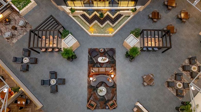 <b>DoubleTree Suites by Hilton Downtown Lobby</b>. Images powered by <a href="https://iceportal.shijigroup.com/" title="IcePortal" target="_blank">IcePortal</a>.