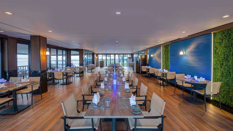 <b>Hilton Salalah Resort Restaurant</b>. Images powered by <a href="https://iceportal.shijigroup.com/" title="IcePortal" target="_blank">IcePortal</a>.
