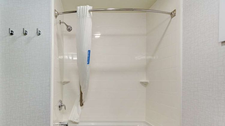 Hampton Inn Salina Room