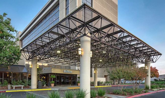 Hilton Sacramento Arden West Exterior