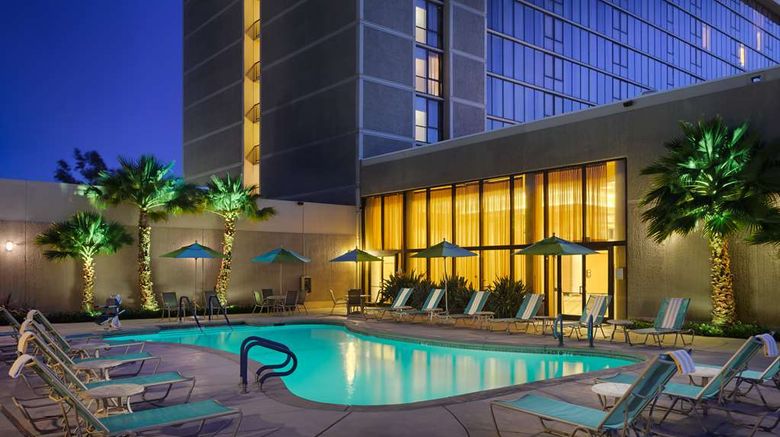 <b>Hilton Sacramento Arden West Pool</b>. Images powered by <a href="https://iceportal.shijigroup.com/" title="IcePortal" target="_blank">IcePortal</a>.