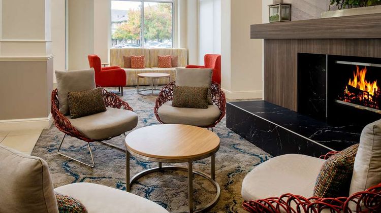 Hilton Garden Inn Roseville Lobby