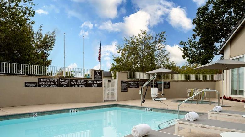 <b>Hilton Garden Inn Roseville Pool</b>. Images powered by <a href="https://iceportal.shijigroup.com/" title="IcePortal" target="_blank">IcePortal</a>.