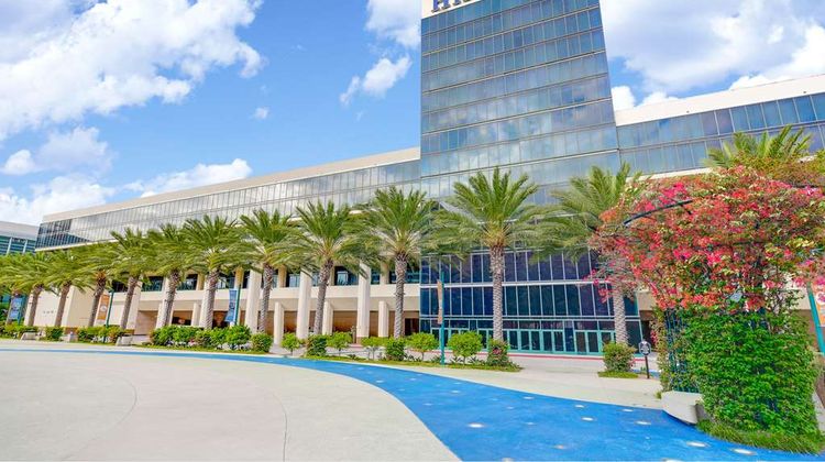 Hilton Anaheim Exterior