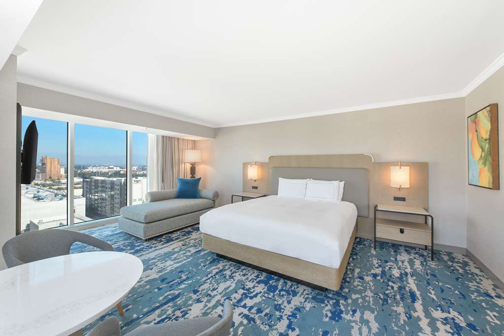 Hilton Anaheim- Anaheim, CA Hotels- First Class Hotels in Anaheim