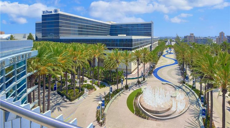 Hilton Anaheim Exterior