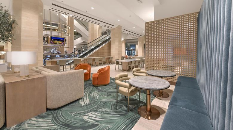 <b>Hilton Anaheim Lobby</b>. Images powered by <a href="https://iceportal.shijigroup.com/" title="IcePortal" target="_blank">IcePortal</a>.