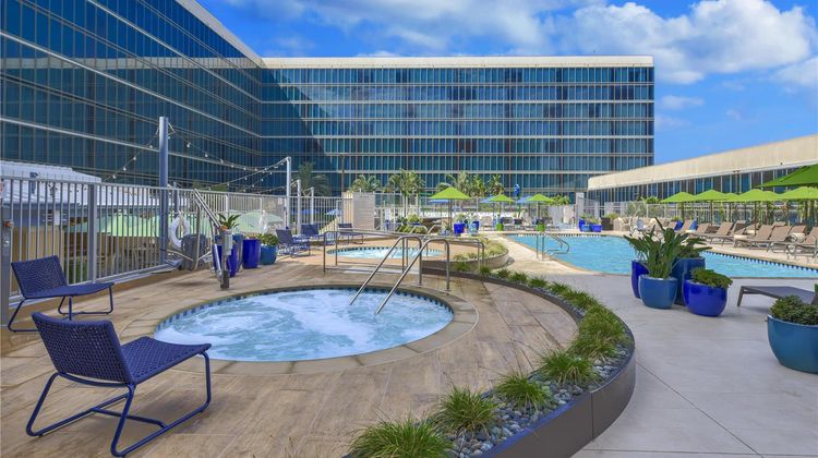 Hilton Anaheim Pool