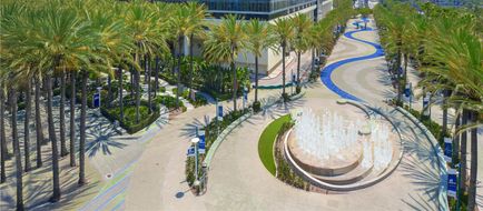 Hilton Anaheim Exterior