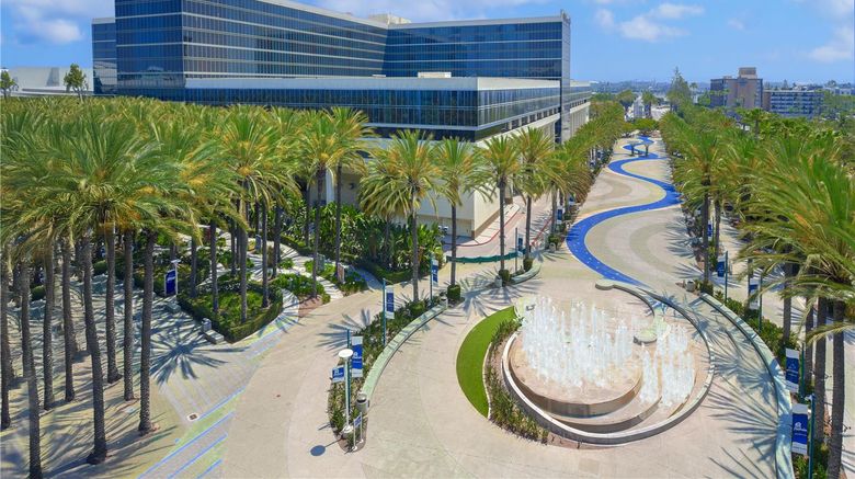 <b>Hilton Anaheim Exterior</b>. Images powered by <a href="https://iceportal.shijigroup.com/" title="IcePortal" target="_blank">IcePortal</a>.