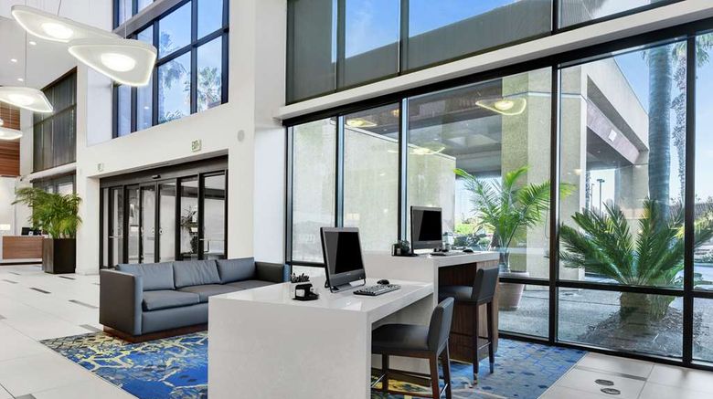 <b>Embassy Suites Anaheim - Orange Lobby</b>. Images powered by <a href="https://iceportal.shijigroup.com/" title="IcePortal" target="_blank">IcePortal</a>.