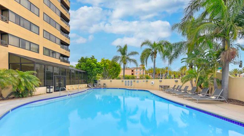 <b>Embassy Suites Anaheim - Orange Pool</b>. Images powered by <a href="https://iceportal.shijigroup.com/" title="IcePortal" target="_blank">IcePortal</a>.