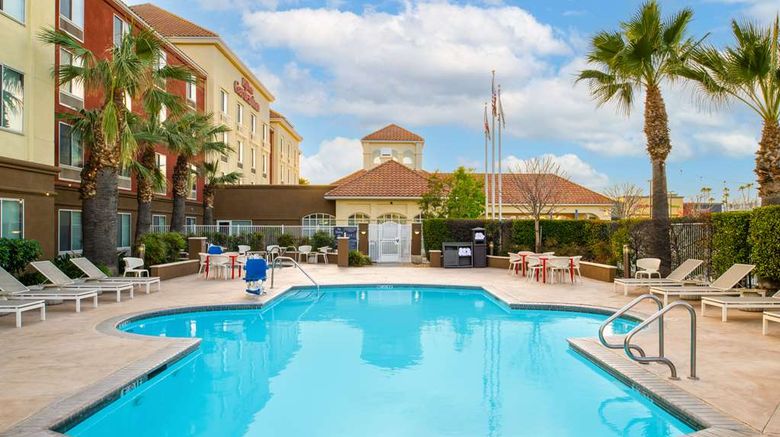 <b>Hilton Garden Inn Fontana Pool</b>. Images powered by <a href="https://iceportal.shijigroup.com/" title="IcePortal" target="_blank">IcePortal</a>.