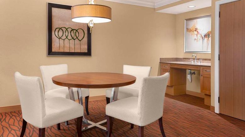 <b>Hilton Orange County Costa Mesa Room</b>. Images powered by <a href="https://iceportal.shijigroup.com/" title="IcePortal" target="_blank">IcePortal</a>.