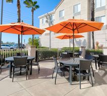 Hilton Garden Inn Lake Forest Exterior
