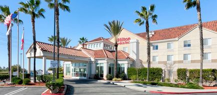 Hilton Garden Inn Lake Forest Exterior
