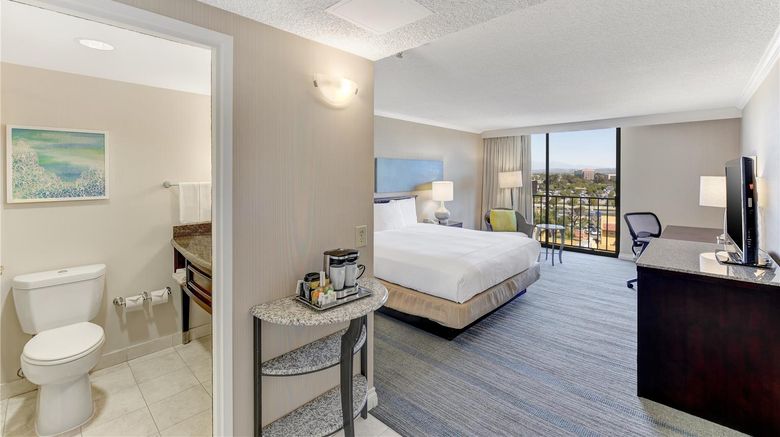 <b>Hilton Irvine/Orange County Airport Room</b>. Images powered by <a href="https://iceportal.shijigroup.com/" title="IcePortal" target="_blank">IcePortal</a>.