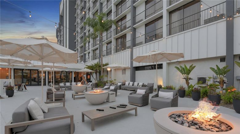 <b>Hilton Irvine/Orange County Airport Exterior</b>. Images powered by <a href="https://iceportal.shijigroup.com/" title="IcePortal" target="_blank">IcePortal</a>.