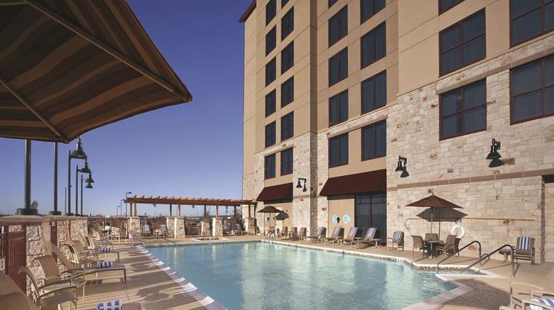<b>Embassy Suites Hotel & Conference Ctr Pool</b>. Images powered by <a href="https://iceportal.shijigroup.com/" title="IcePortal" target="_blank">IcePortal</a>.