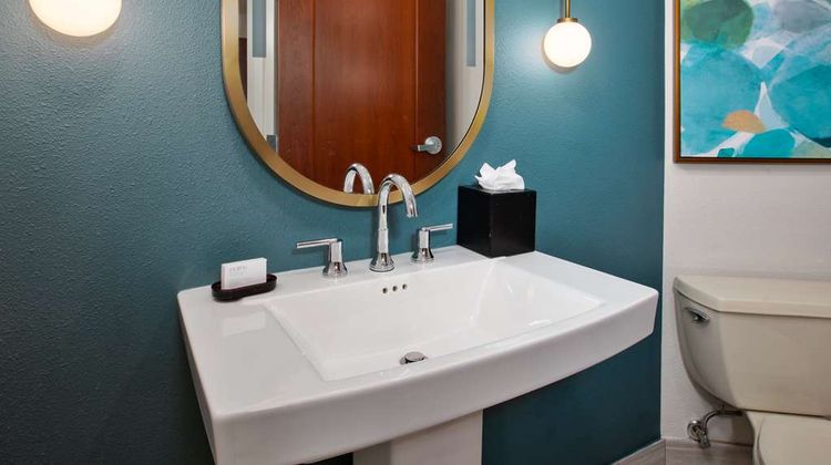 Embassy Suites Hotel & Conference Ctr Room