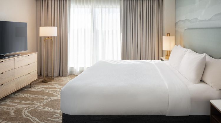 Embassy Suites Hotel & Conference Ctr Room