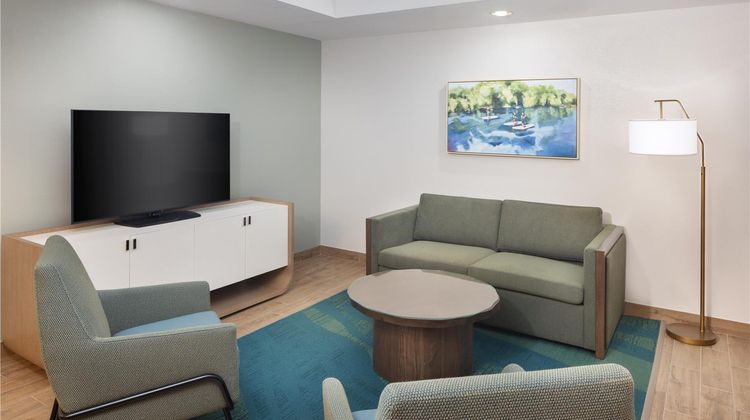 Embassy Suites Hotel & Conference Ctr Room