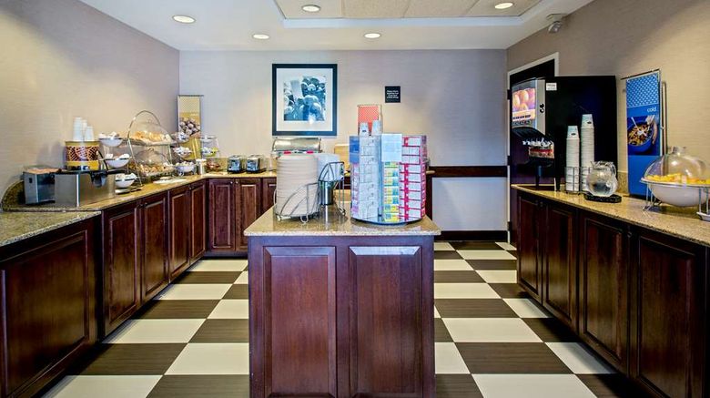 <b>Hampton Inn West Springfield Restaurant</b>. Images powered by <a href="https://iceportal.shijigroup.com/" title="IcePortal" target="_blank">IcePortal</a>.