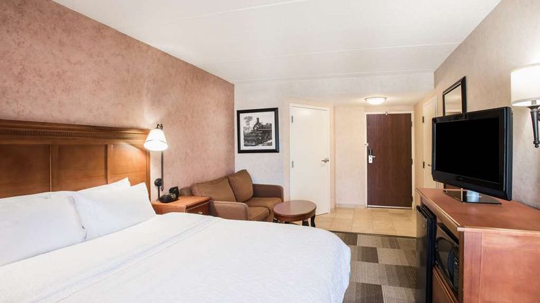 <b>Hampton Inn West Springfield Room</b>. Images powered by <a href="https://iceportal.shijigroup.com/" title="IcePortal" target="_blank">IcePortal</a>.