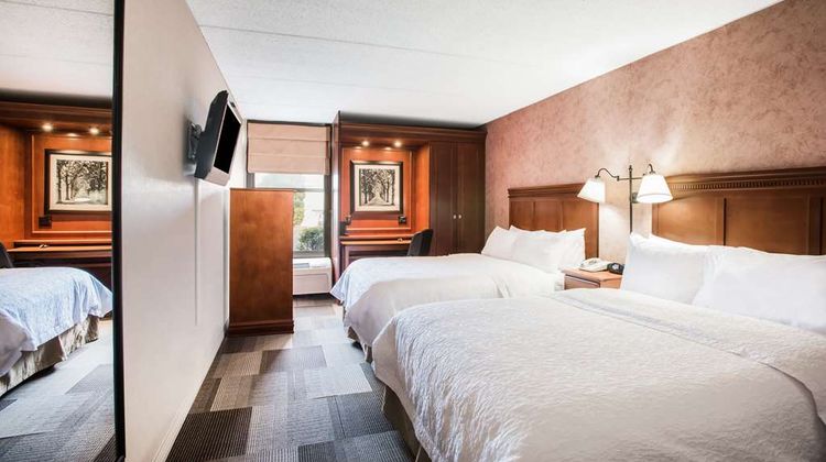 Hampton Inn West Springfield Room