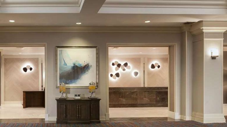 <b>Hilton St Petersburg Bayfront Lobby</b>. Images powered by <a href="https://iceportal.shijigroup.com/" title="IcePortal" target="_blank">IcePortal</a>.