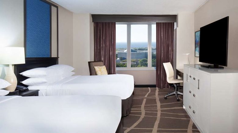 <b>Hilton St Petersburg Bayfront Room</b>. Images powered by <a href="https://iceportal.shijigroup.com/" title="IcePortal" target="_blank">IcePortal</a>.