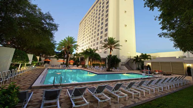 <b>Hilton St Petersburg Bayfront Pool</b>. Images powered by <a href="https://iceportal.shijigroup.com/" title="IcePortal" target="_blank">IcePortal</a>.