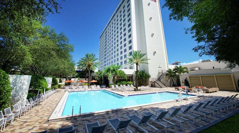 <b>Hilton St Petersburg Bayfront Pool</b>. Images powered by <a href="https://iceportal.shijigroup.com/" title="IcePortal" target="_blank">IcePortal</a>.