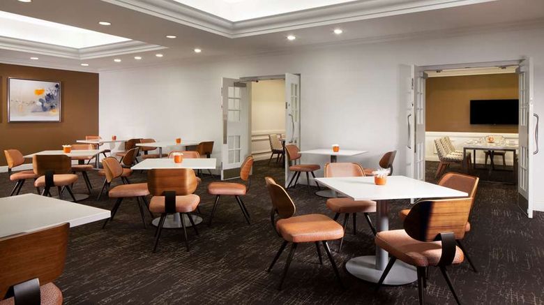 <b>Hilton St Petersburg Bayfront Restaurant</b>. Images powered by <a href="https://iceportal.shijigroup.com/" title="IcePortal" target="_blank">IcePortal</a>.