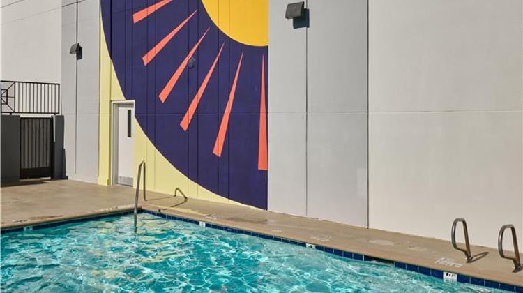 Hotel Zessa Santa Ana a DoubleTree Pool