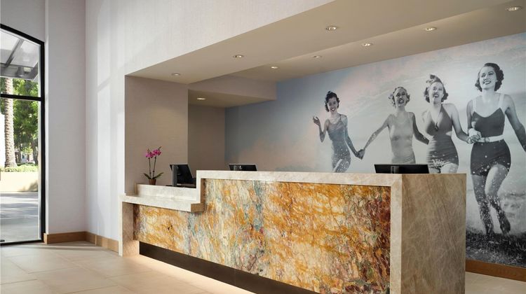 Hotel Zessa Santa Ana a DoubleTree Lobby