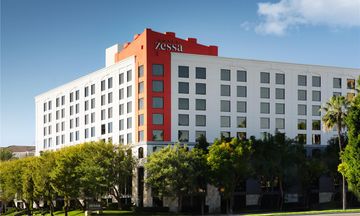 Hotel Zessa Santa Ana a DoubleTree