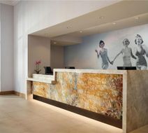 Hotel Zessa Santa Ana a DoubleTree Lobby