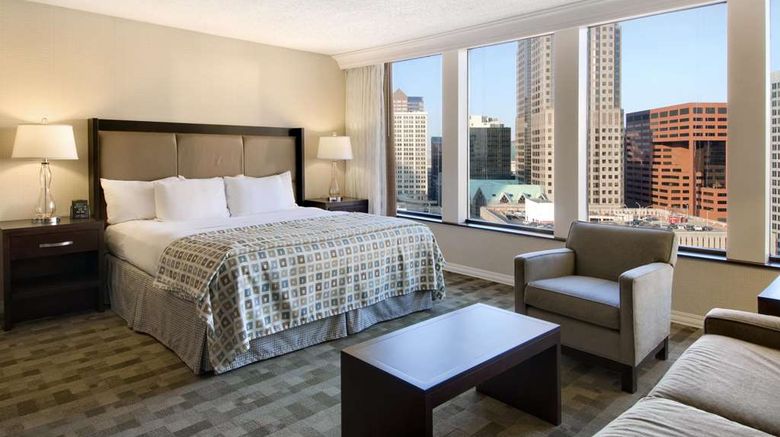 <b>Hilton St Louis at the Ballpark Room</b>. Images powered by <a href="https://iceportal.shijigroup.com/" title="IcePortal" target="_blank">IcePortal</a>.