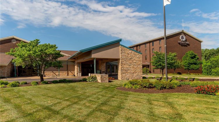DoubleTree by Hilton Hotel Collinsville Exterior