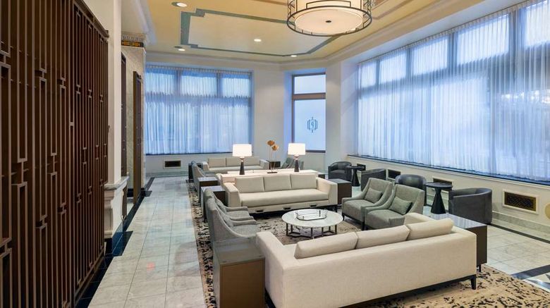 <b>Hilton Pennywell St Louis at the Arch Lobby</b>. Images powered by <a href="https://iceportal.shijigroup.com/" title="IcePortal" target="_blank">IcePortal</a>.