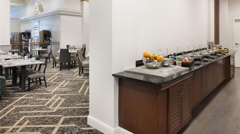 <b>Hilton Pennywell St Louis at the Arch Restaurant</b>. Images powered by <a href="https://iceportal.shijigroup.com/" title="IcePortal" target="_blank">IcePortal</a>.