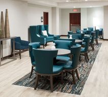 Hampton Inn Downtown at the Arch Lobby