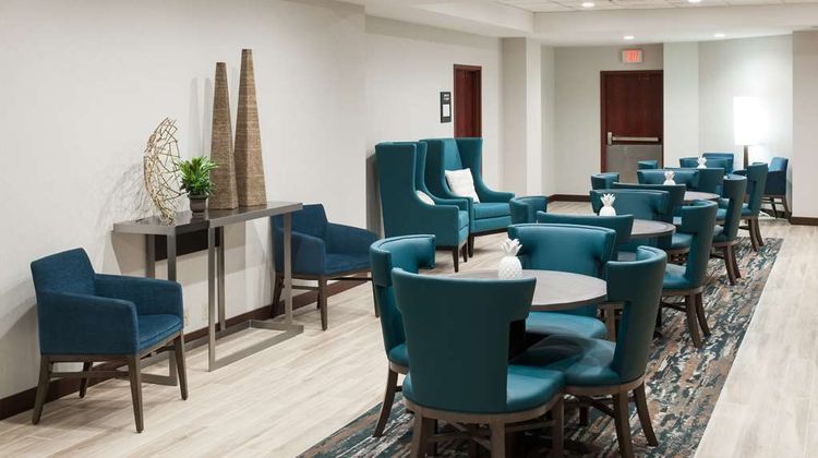 Hampton Inn Downtown at the Arch Lobby